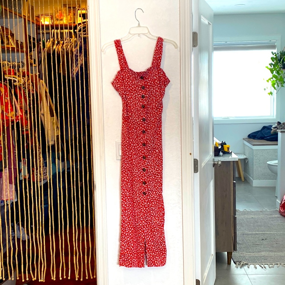 Summer dress. Red floral. Women’s small. Long and fitted.